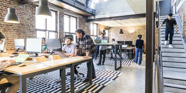 澳门太阳成tyc122cc公司团队工作环境与合影